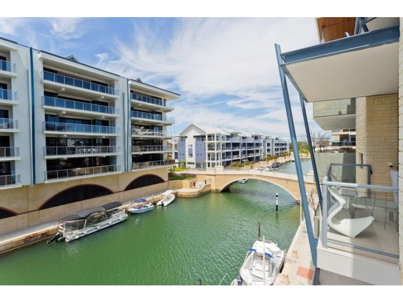 4/12 Cannaregio Square, Mandurah WA 6210