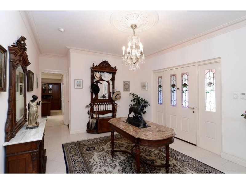 18 Howes Crescent, Dianella WA 6059