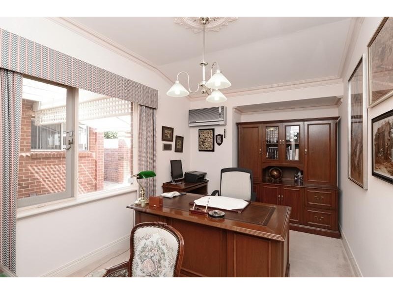 18 Howes Crescent, Dianella WA 6059