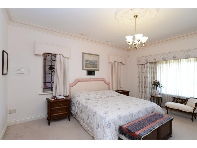 18 Howes Crescent, Dianella WA 6059