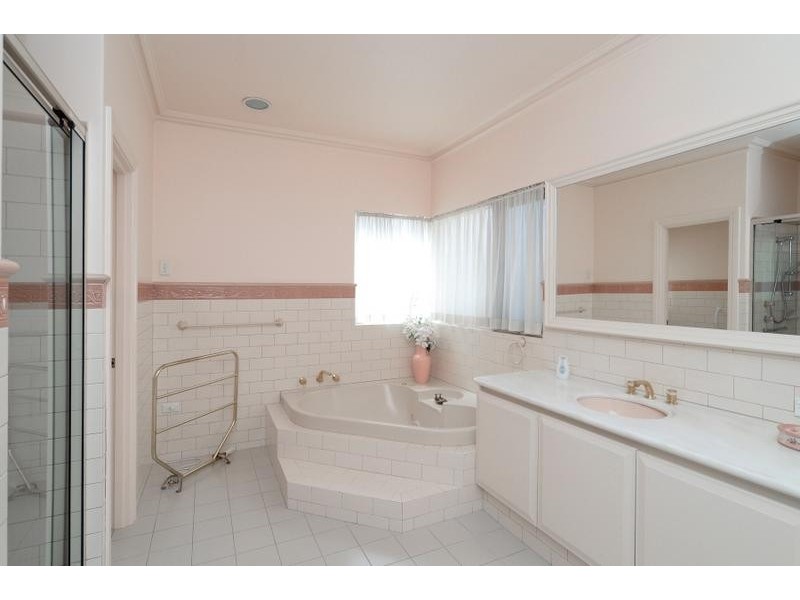 18 Howes Crescent, Dianella WA 6059