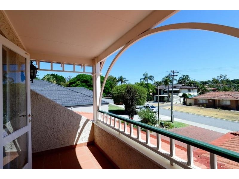 18 Howes Crescent, Dianella WA 6059