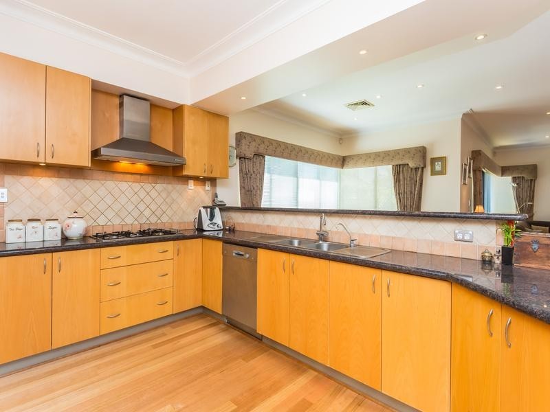 13 Santara Circle, Dianella WA 6059