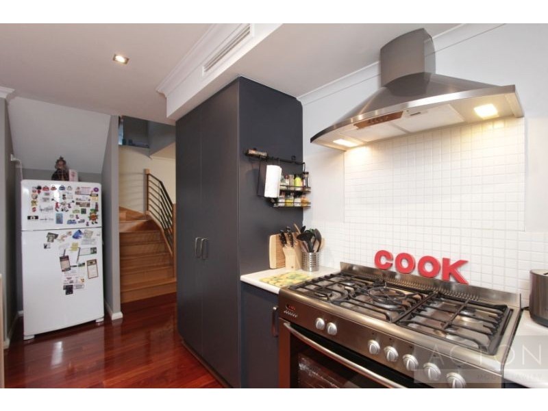 3 Selwyn Place, Rivervale WA 6103