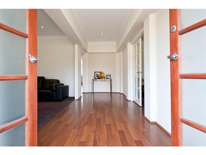 16 Tullow Gardens, Darch WA 6065