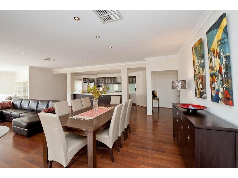 16 Tullow Gardens, Darch WA 6065