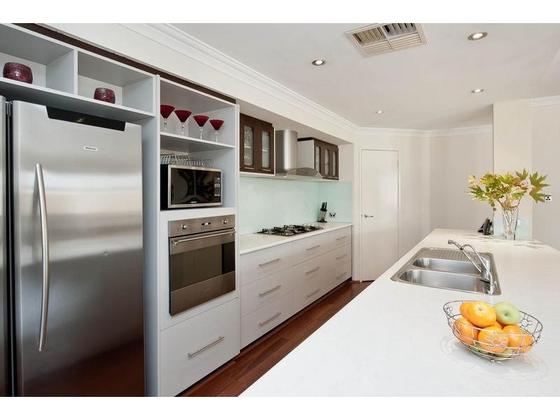 16 Tullow Gardens, Darch WA 6065