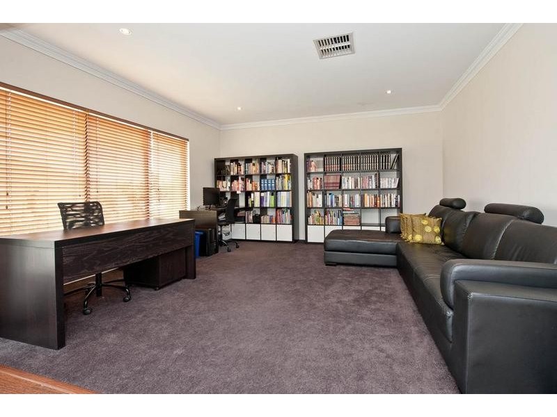 16 Tullow Gardens, Darch WA 6065