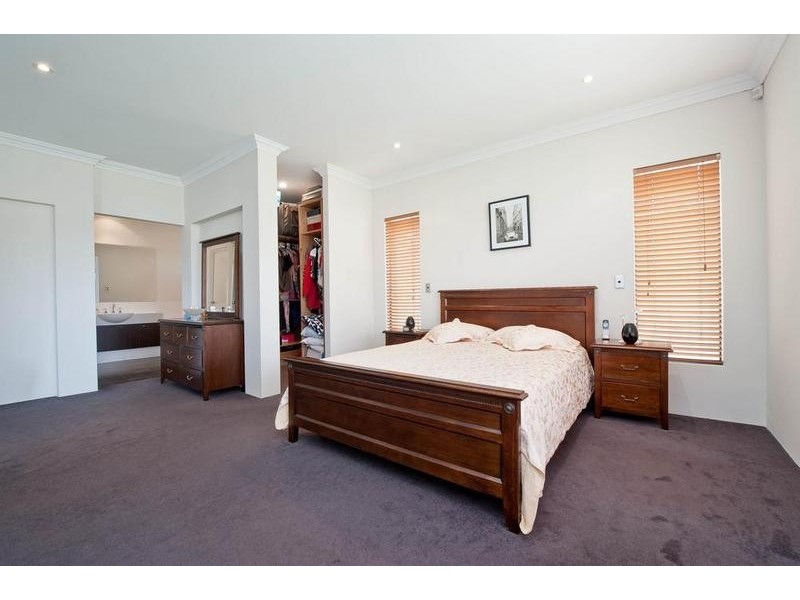 16 Tullow Gardens, Darch WA 6065