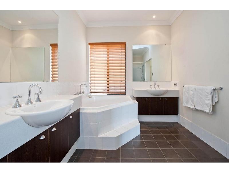 16 Tullow Gardens, Darch WA 6065