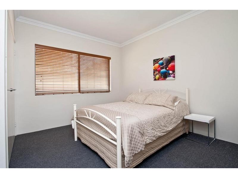 16 Tullow Gardens, Darch WA 6065