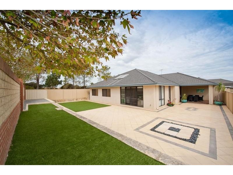 16 Tullow Gardens, Darch WA 6065