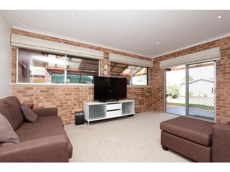 21 Penguin Street, Dianella WA 6059