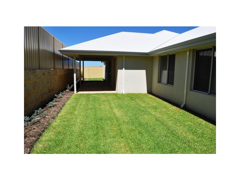 15 Abrolhos Close, Two Rocks WA 6037