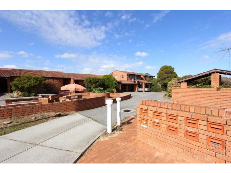 4/12 Walga Court, Yokine WA 6060