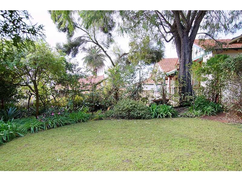 32 Regent Street West, Mount Lawley WA 6050