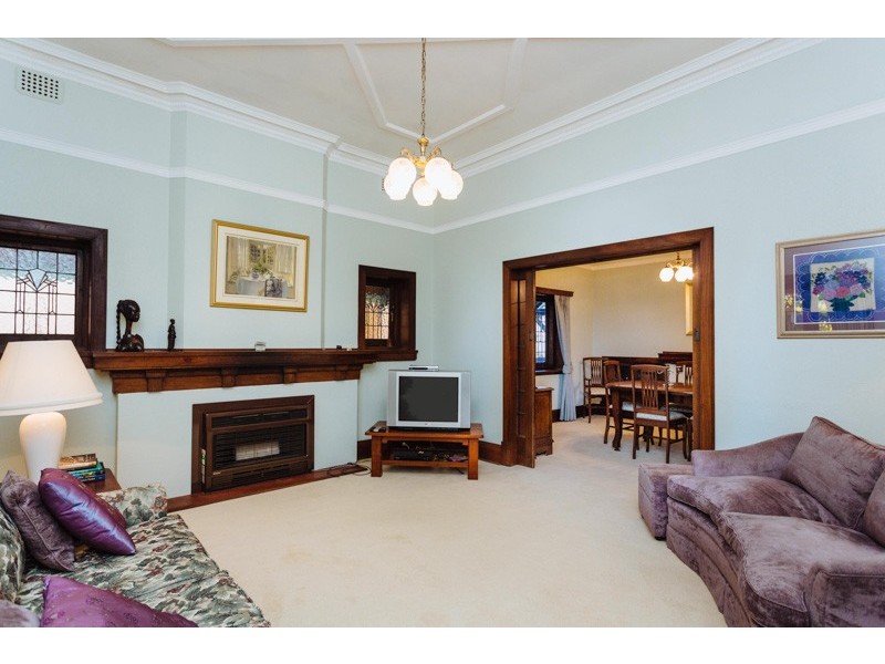16 Elstree Avenue, Menora WA 6050