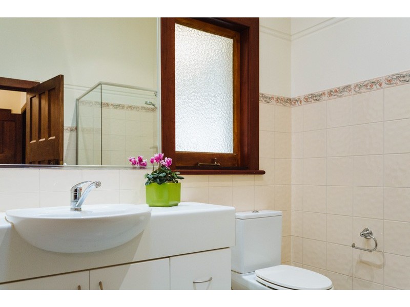 16 Elstree Avenue, Menora WA 6050