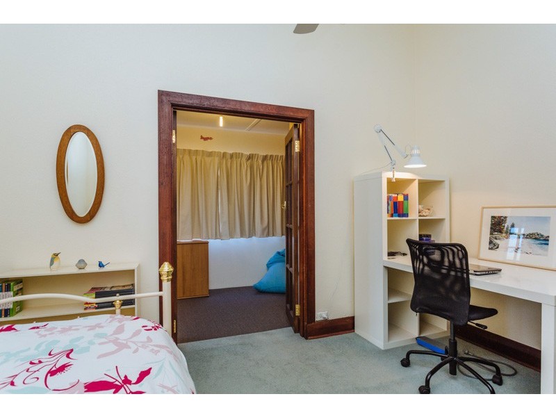 16 Elstree Avenue, Menora WA 6050