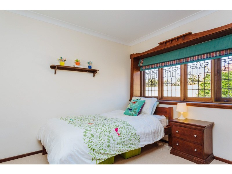 16 Elstree Avenue, Menora WA 6050