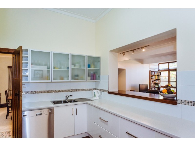 16 Elstree Avenue, Menora WA 6050