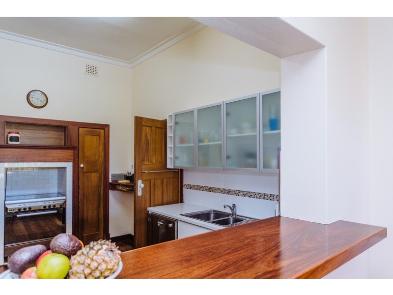 16 Elstree Avenue, Menora WA 6050