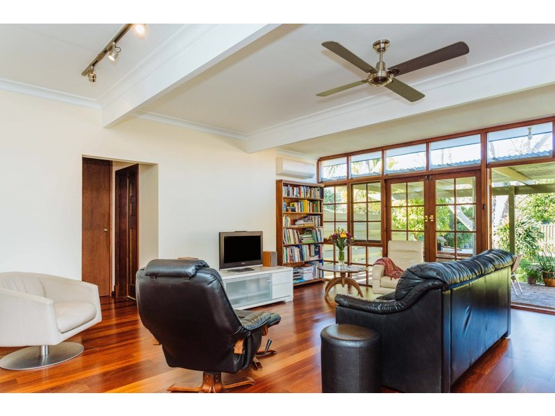 16 Elstree Avenue, Menora WA 6050