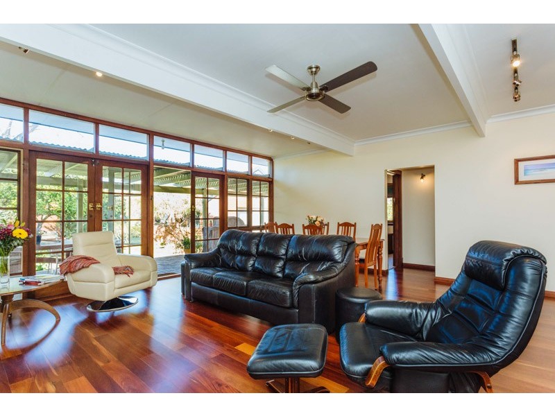 16 Elstree Avenue, Menora WA 6050