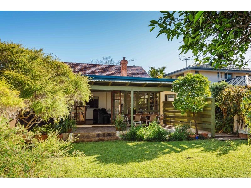 16 Elstree Avenue, Menora WA 6050