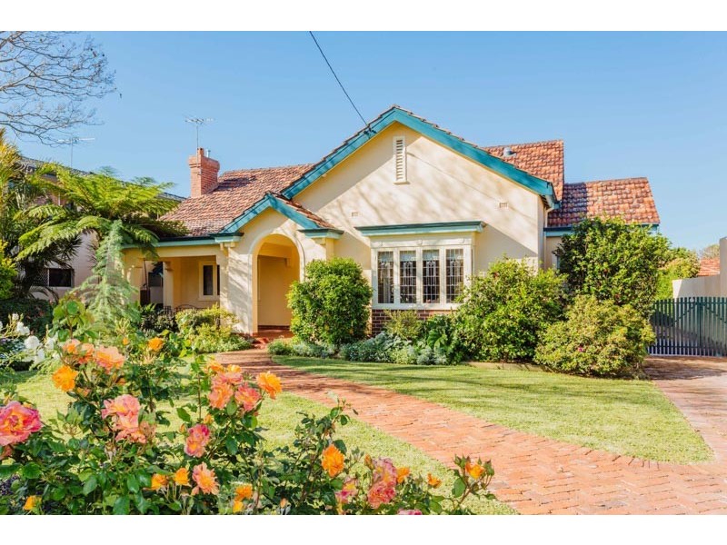 16 Elstree Avenue, Menora WA 6050