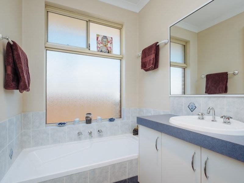 15 Menmuir Place, Bayswater WA 6053