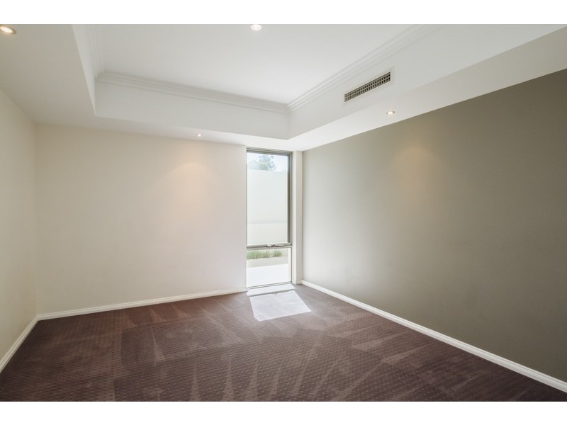 221 Royal St, Yokine WA 6060