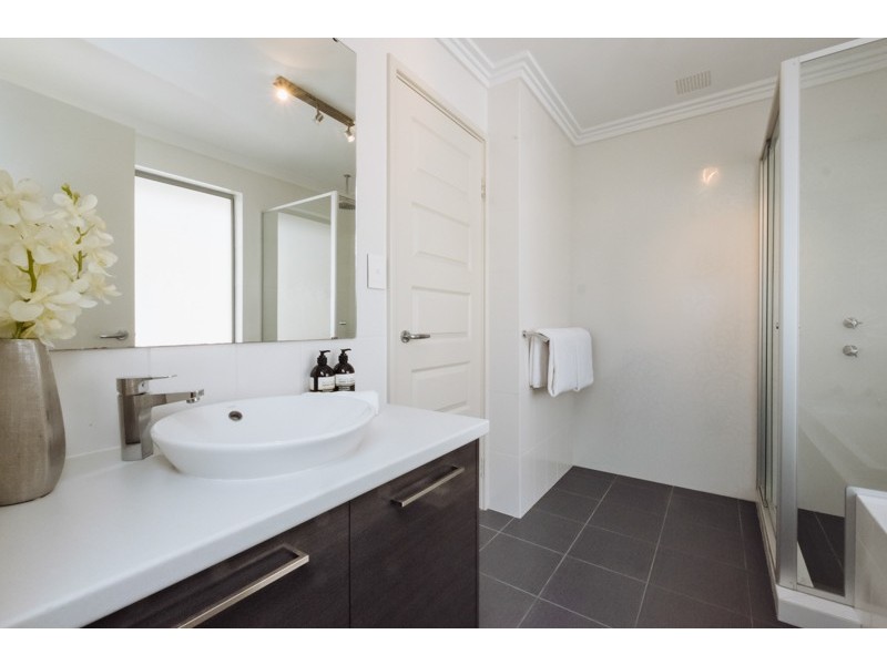 221 Royal St, Yokine WA 6060