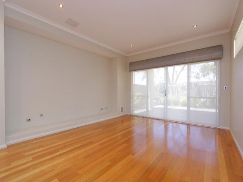 4A Burns Avenue, Yokine WA 6060