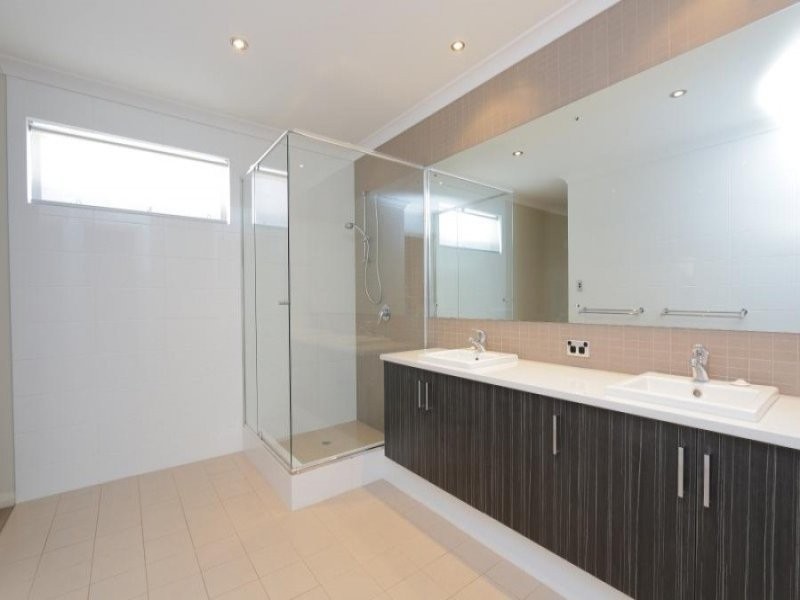 4A Burns Avenue, Yokine WA 6060