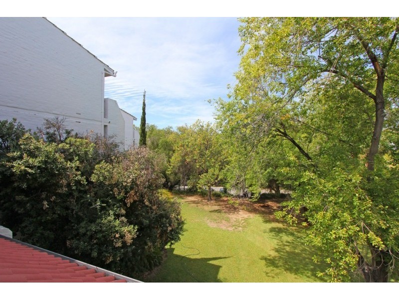 60/12 Wall Street, Maylands WA 6051