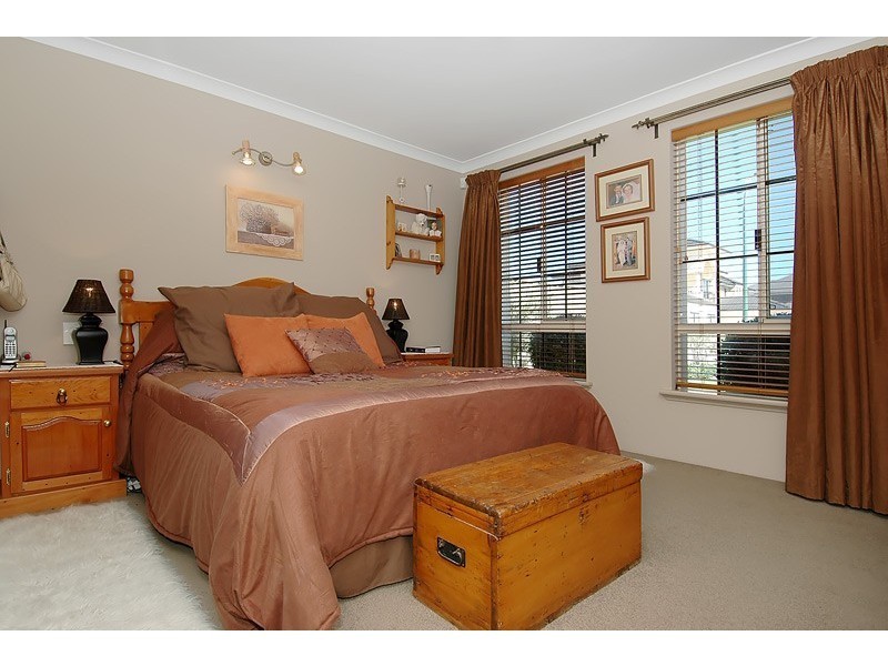 27 Honeymyrtle Turn, Stirling WA 6021