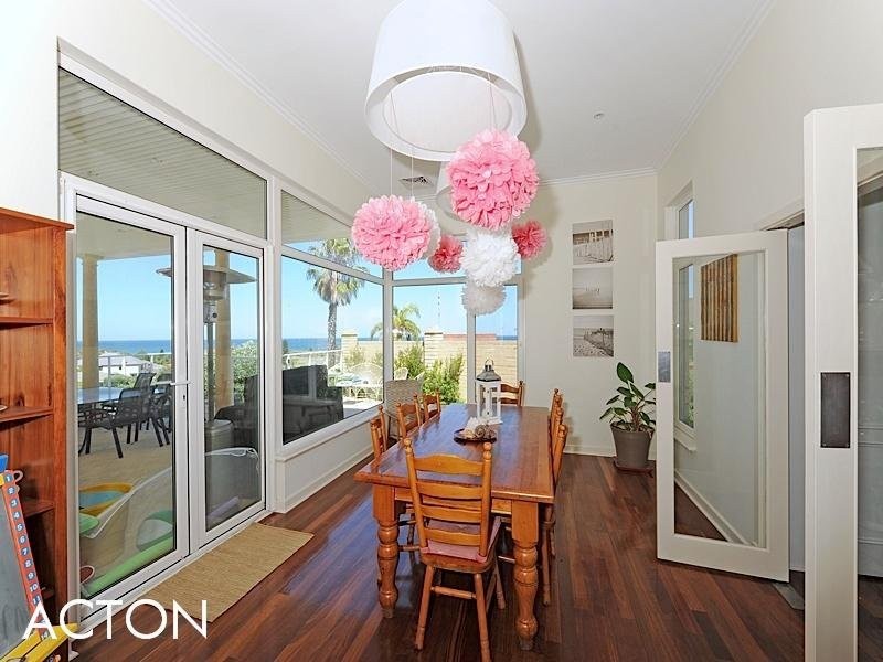 11 Dodonia Gardens, City Beach WA 6015