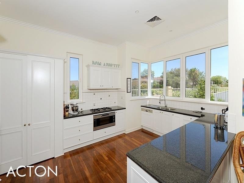 11 Dodonia Gardens, City Beach WA 6015