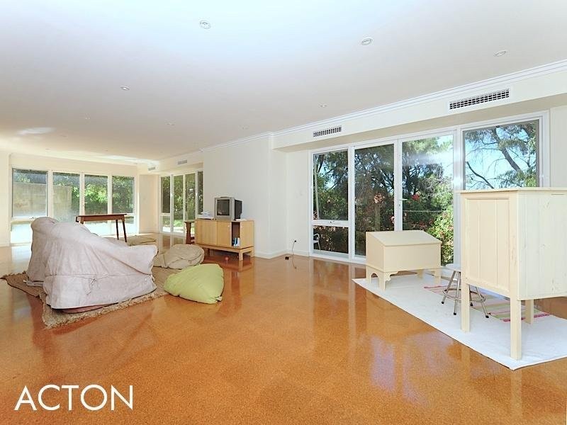 11 Dodonia Gardens, City Beach WA 6015