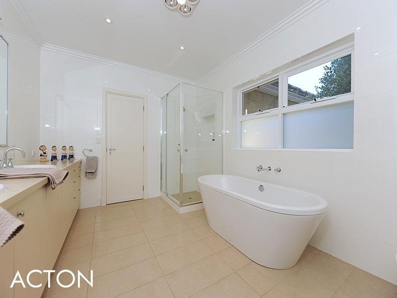 11 Dodonia Gardens, City Beach WA 6015