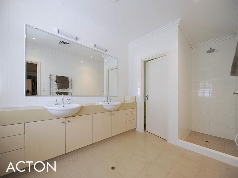 11 Dodonia Gardens, City Beach WA 6015