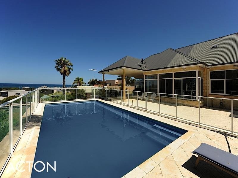 11 Dodonia Gardens, City Beach WA 6015