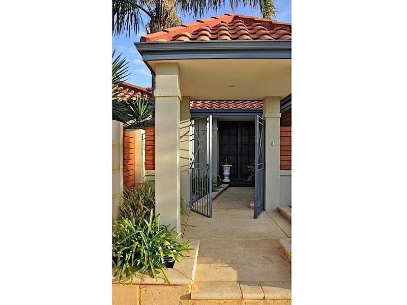 2 Graton Loop, Iluka WA 6028