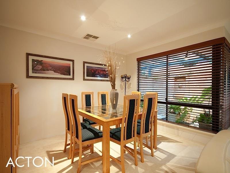 2 Graton Loop, Iluka WA 6028