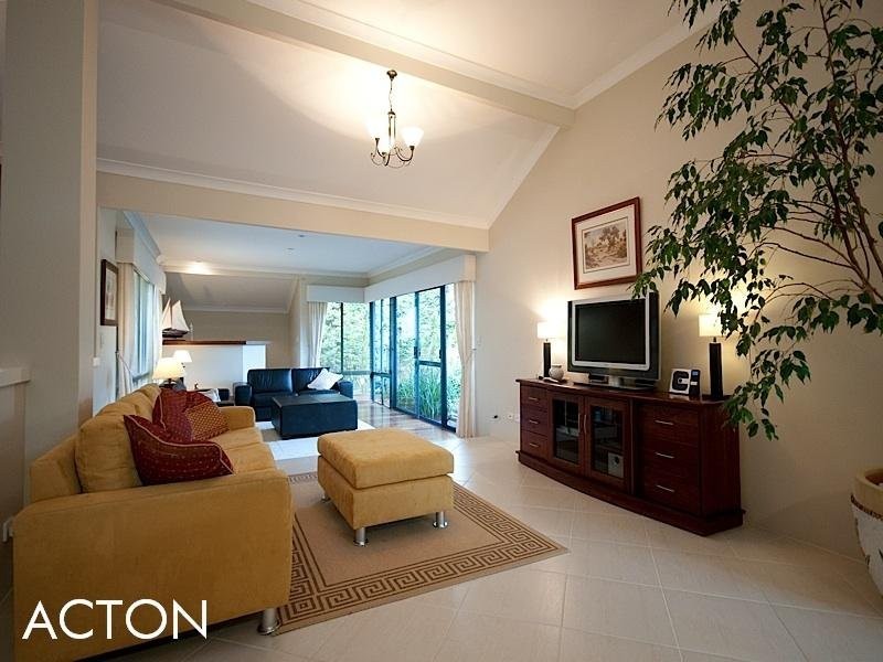 2 Graton Loop, Iluka WA 6028