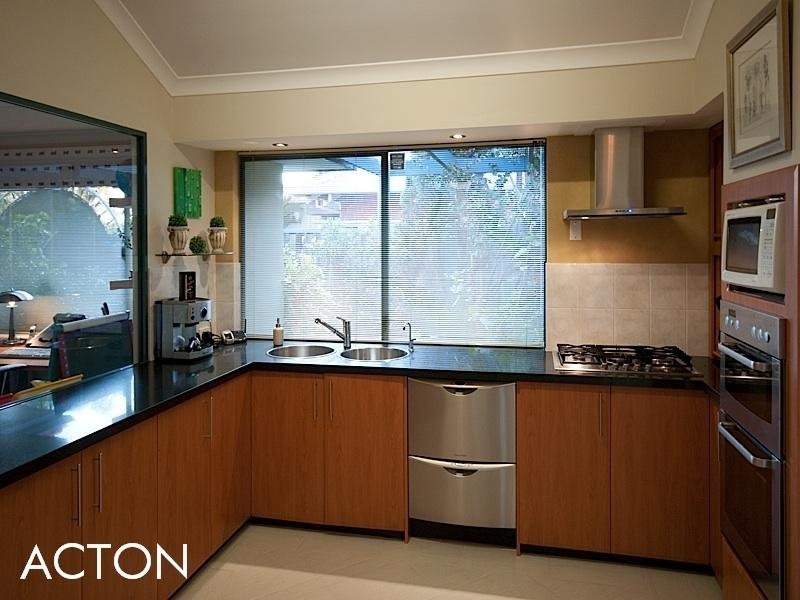 2 Graton Loop, Iluka WA 6028