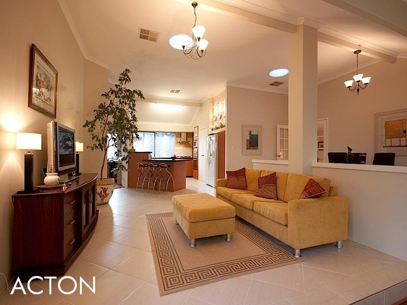 2 Graton Loop, Iluka WA 6028