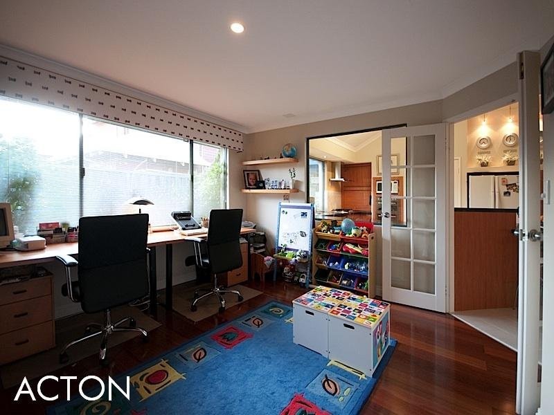 2 Graton Loop, Iluka WA 6028