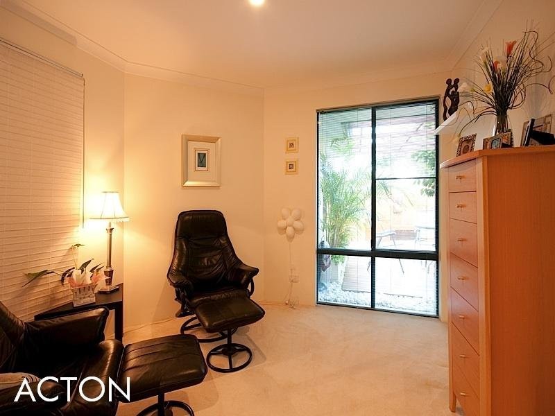 2 Graton Loop, Iluka WA 6028